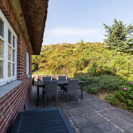 Holiday Henne Li Ferienhaus *